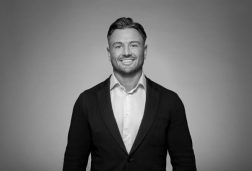 Håvard-nytt-bilde-svhv (1)